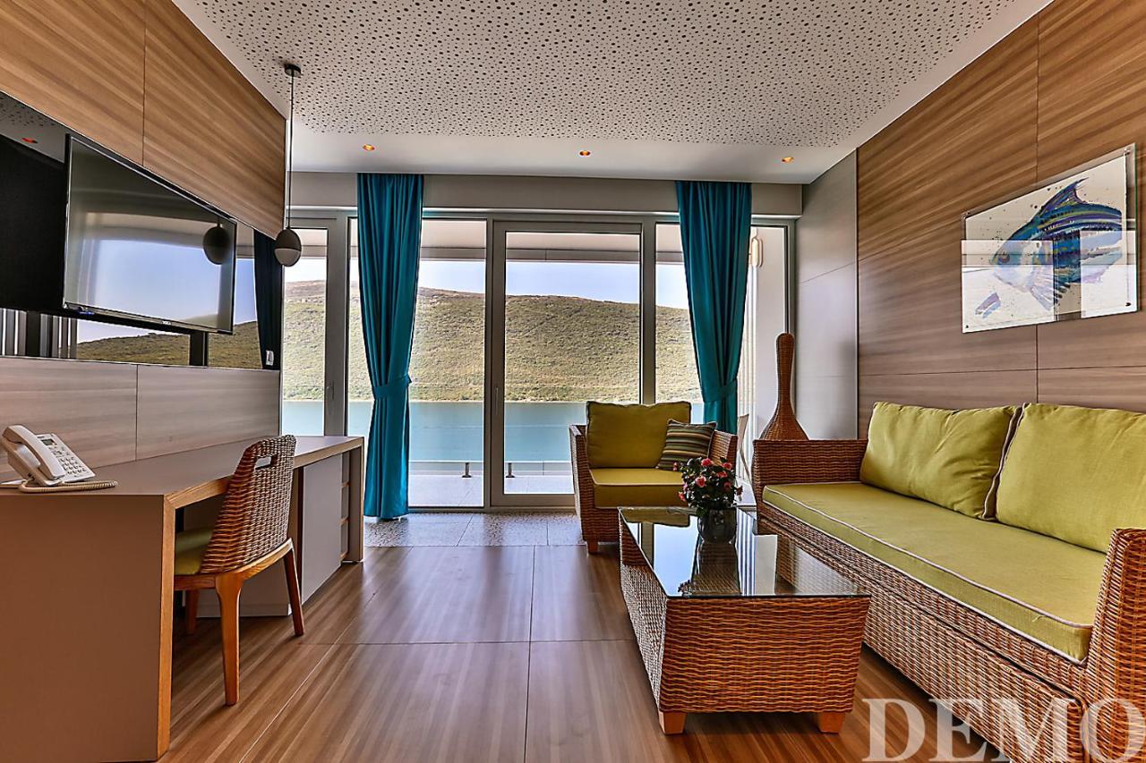 Carine Hotel Kumbor Superior 赫尔采格诺维 外观 照片