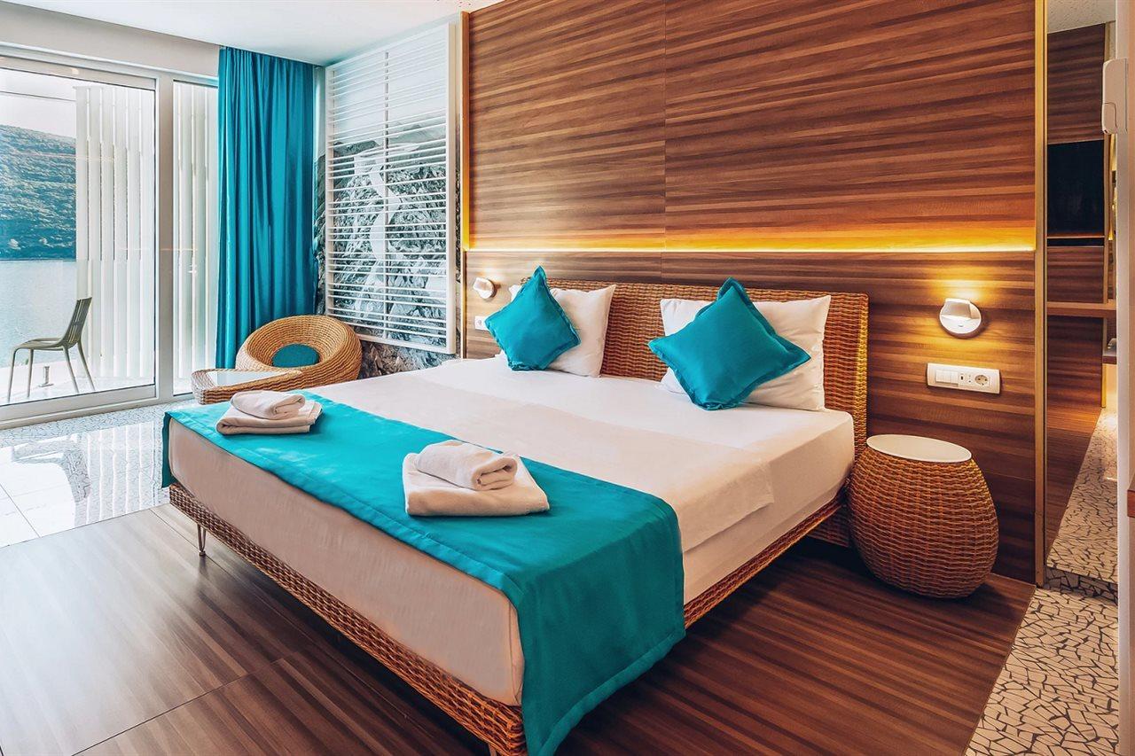 Carine Hotel Kumbor Superior 赫尔采格诺维 外观 照片